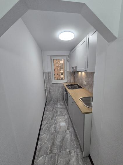 Apartament cu 3 camere nedecomandat în Politehnica
