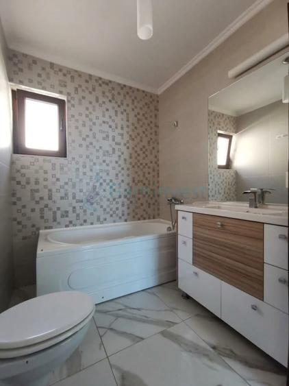 Casă individuală cu 4 camere cu Canalizare în Sântandrei