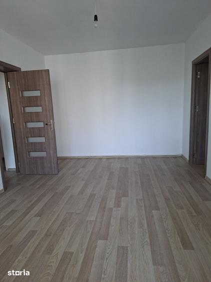 Apartament cu 3 camere semidecomandat în George Enescu