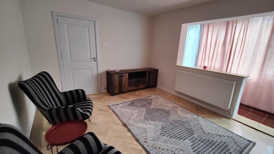 Apartament cu 3 camere, mobilat în Torontalului