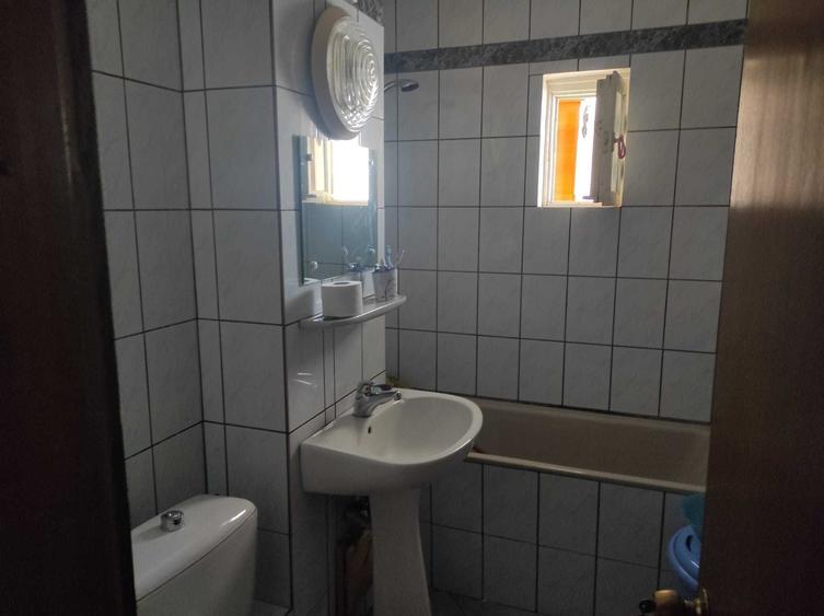 Apartament cu 3 camere decomandat în Găvana