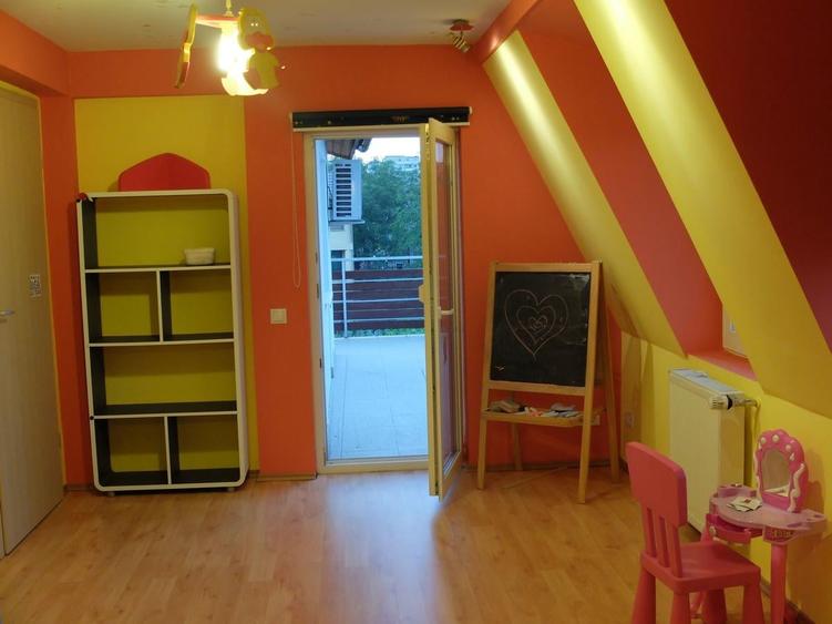 Apartament cu 4 camere decomandat, mobilat în Între Lacuri