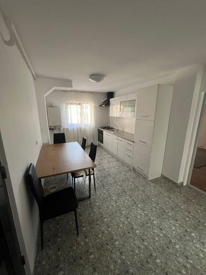 Apartament cu 3 camere semidecomandat în Central