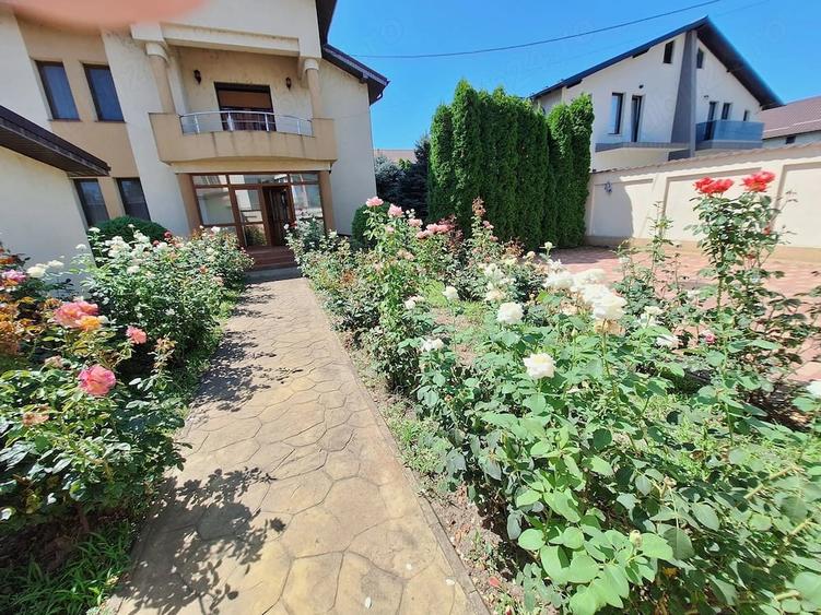 Casă cu 5 camere cu Teren 636 Mp în Central