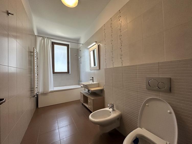 Apartament cu 4 camere decomandat, mobilat în Barbu Văcărescu