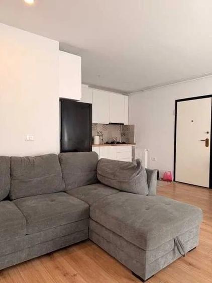 Apartament cu 3 camere semidecomandat, mobilat în Regie
