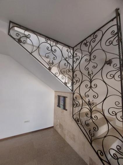 Casă individuală cu 7 camere cu Canalizare în Tomis II