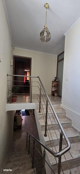 Casă cu 4 camere cu Teren 280 Mp în Central