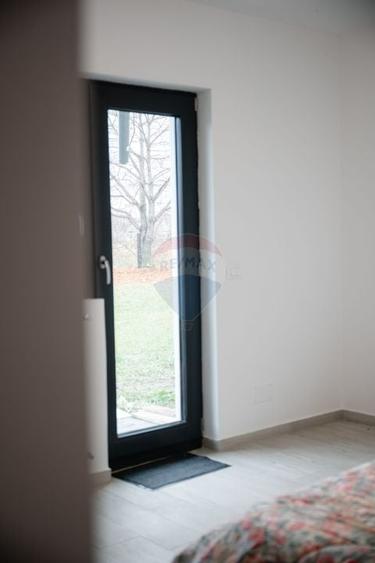 Casă individuală cu 5 camere cu Teren 4242 Mp în Vânători-Neamț