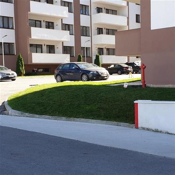 Apartament cu 3 camere decomandat, mobilat în Tractorul