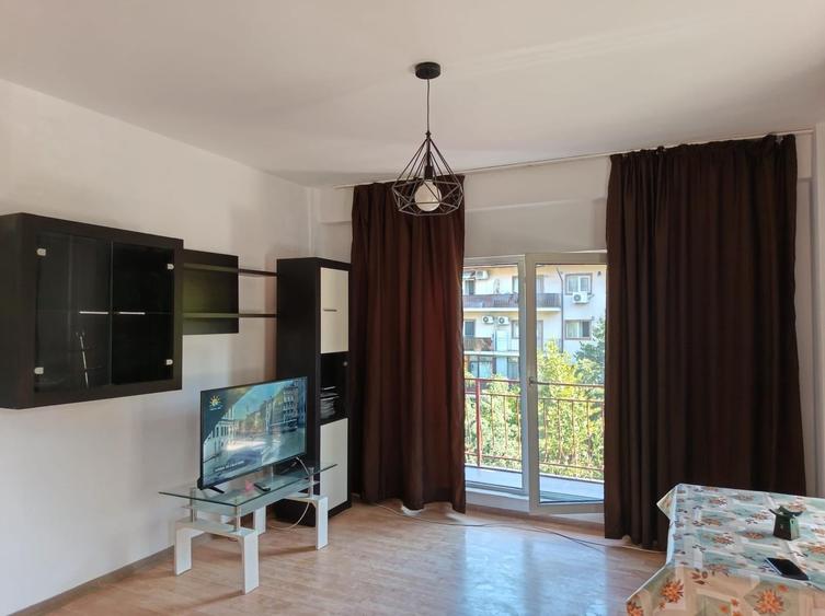 Apartament cu 3 camere semidecomandat în Militari