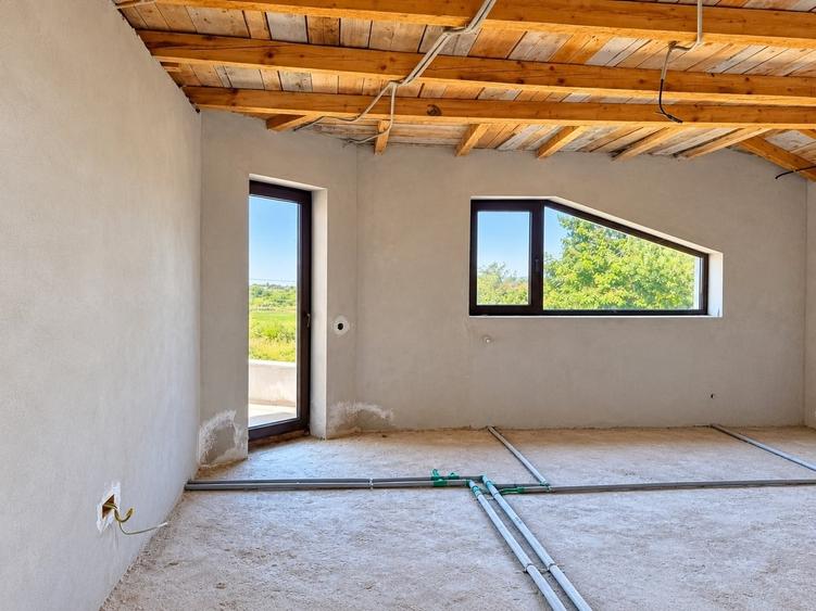 Casă cu 5 camere cu Teren 500 Mp în Balotești