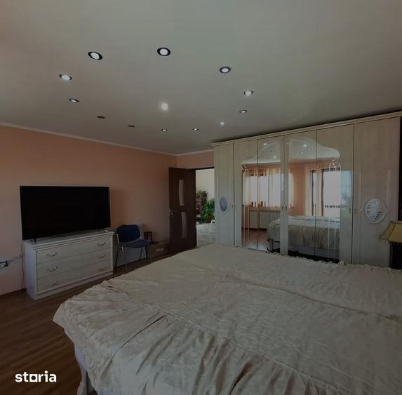 Casă cu 7 camere cu Teren 960 Mp în Câmpineanca