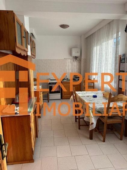 Casă individuală cu 7 camere cu Canalizare în Eforie Nord