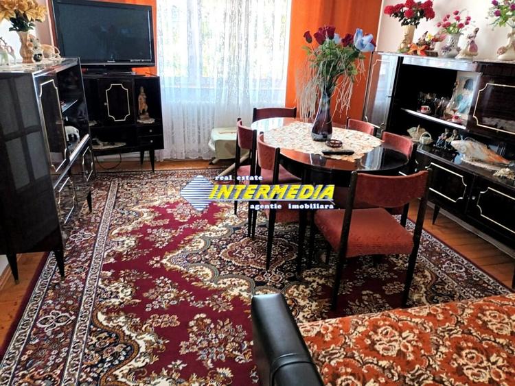 Casă individuală cu 4 camere cu Canalizare în Cetate