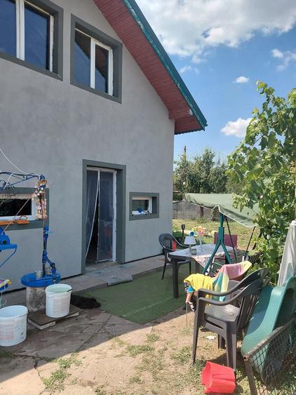 Casă cu 2 camere cu Teren 1295 Mp în Central