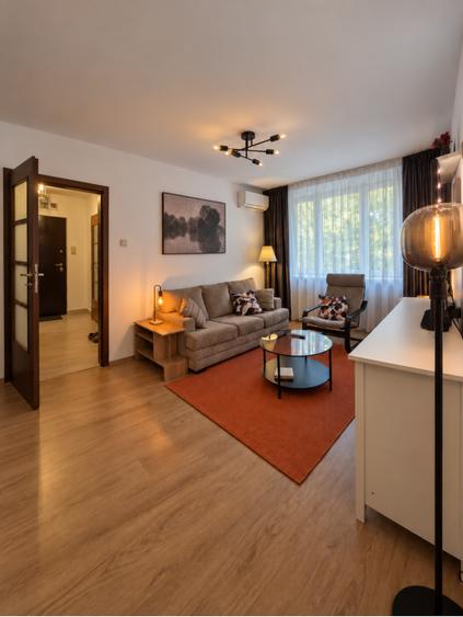 Apartament cu 3 camere semidecomandat, mobilat în Drumul Taberei