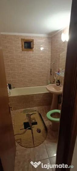 Apartament cu 3 camere decomandat în Obcini