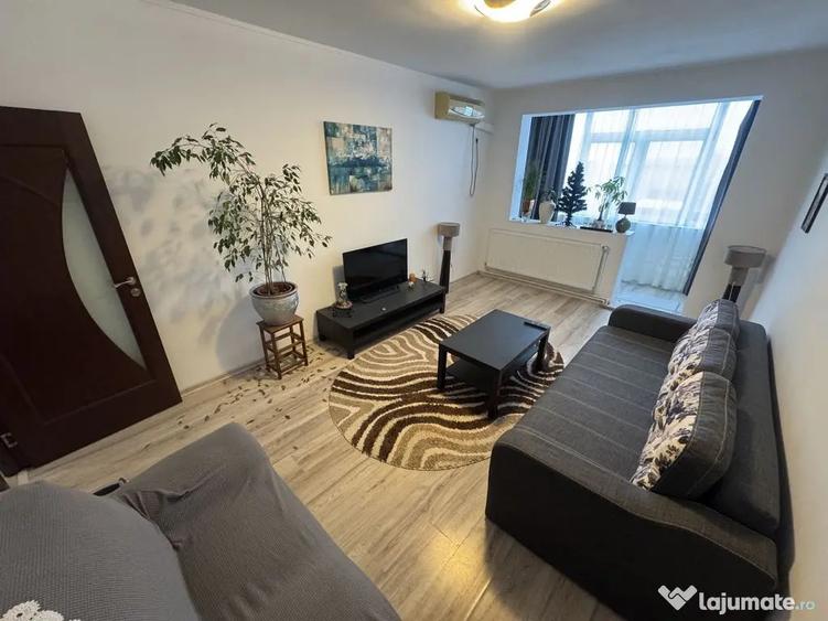 Apartament cu 3 camere decomandat, mobilat în Central