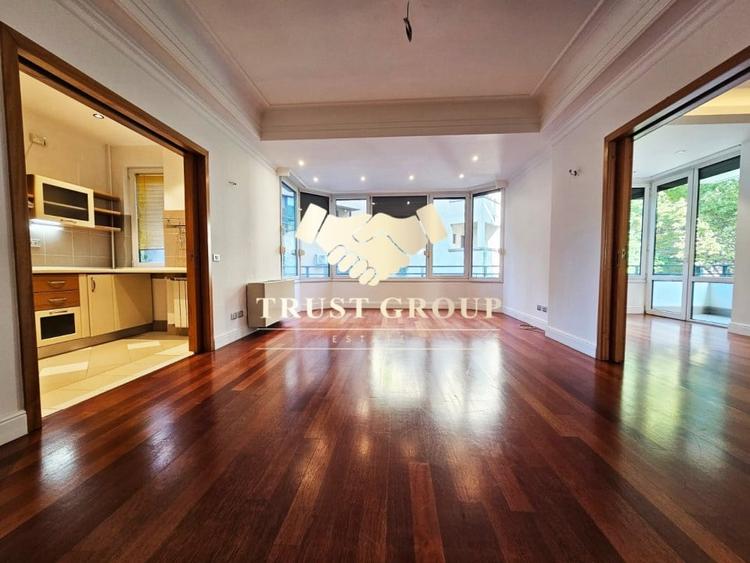 Apartament cu 3 camere semidecomandat, mobilat în Arcul de Triumf