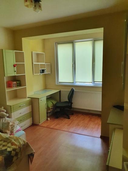 Apartament cu 3 camere decomandat în Stana