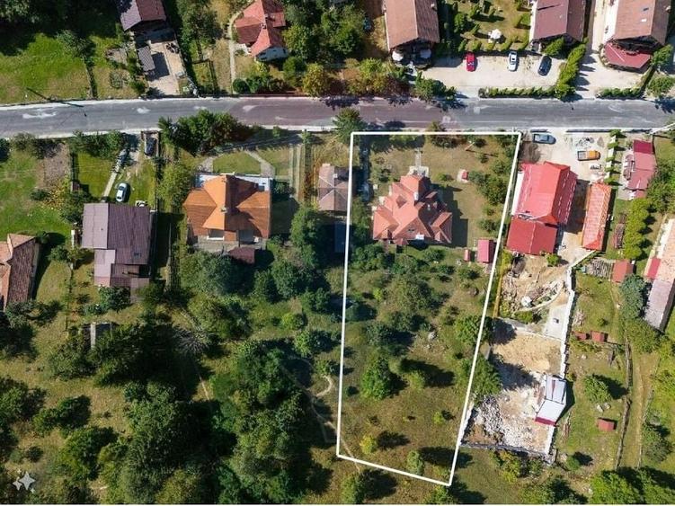 Casă individuală cu 8 camere cu Teren 2992 Mp în Moieciu