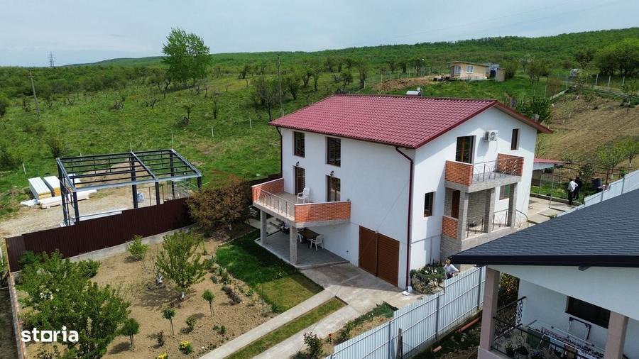Casă cu 4 camere cu Teren 1175 Mp în Central