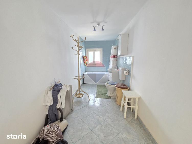 Casă cu 4 camere cu Teren 1155 Mp în Milcovul