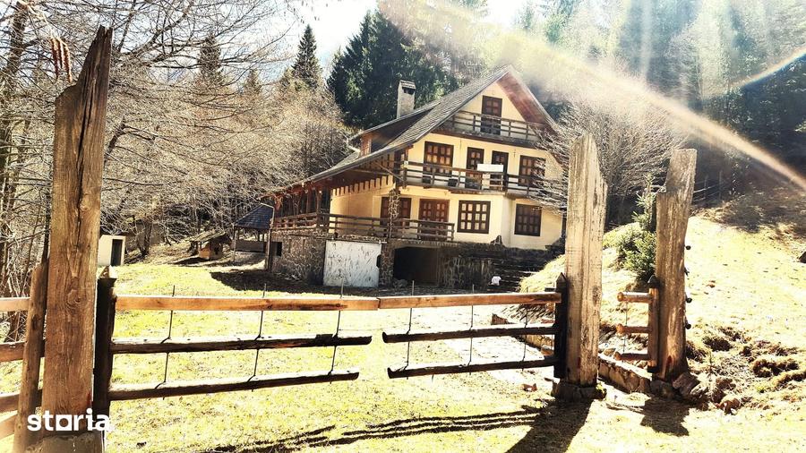 Vanzare Cabana in pitorerscul peisaj din Plaiul Foii, Zarnesti Brasov - 18