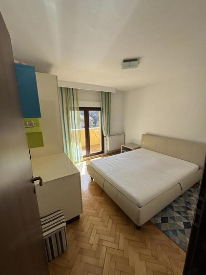 Apartament cu 3 camere decomandat în Plopilor