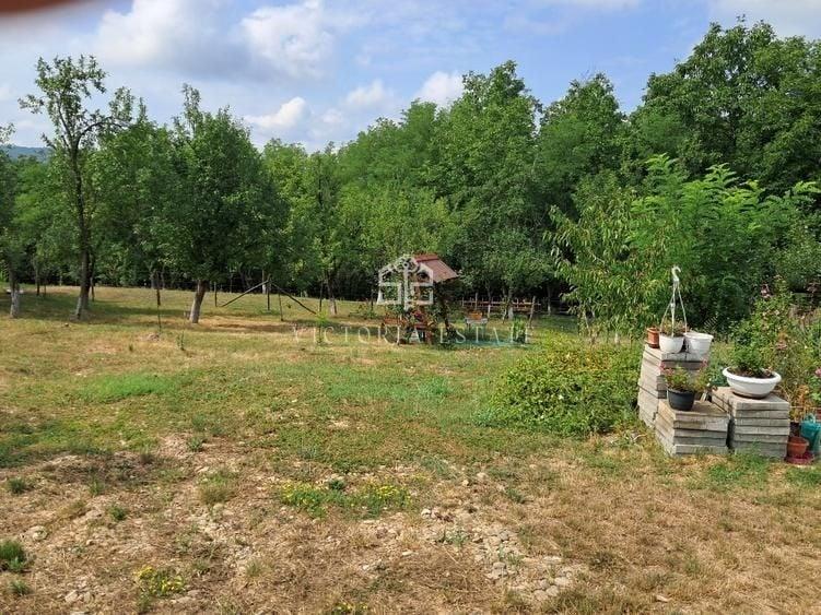 Casă individuală cu 2 camere cu Canalizare în Surani