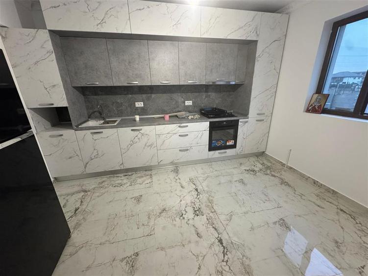 Casă cu 4 camere cu Canalizare în Dobroești