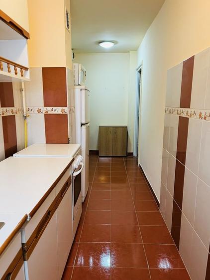 Apartament cu 3 camere semidecomandat în Central
