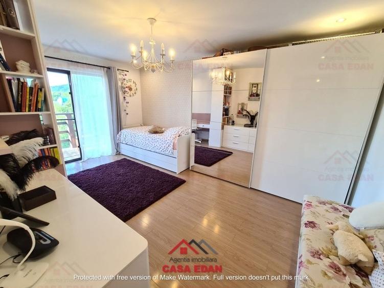 Casă cu 7 camere cu Teren 1100 Mp în Central