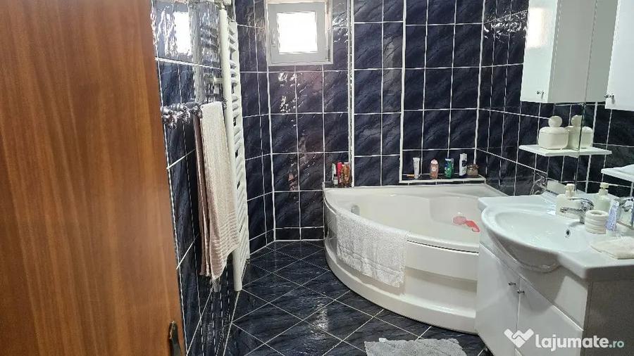 Apartament cu 3 camere decomandat în Dorobanți
