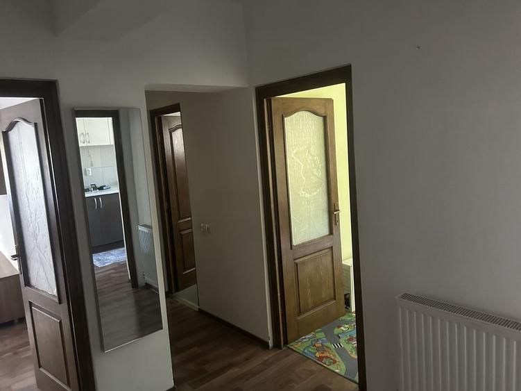 Apartament cu 3 camere decomandat în Drumul Carului