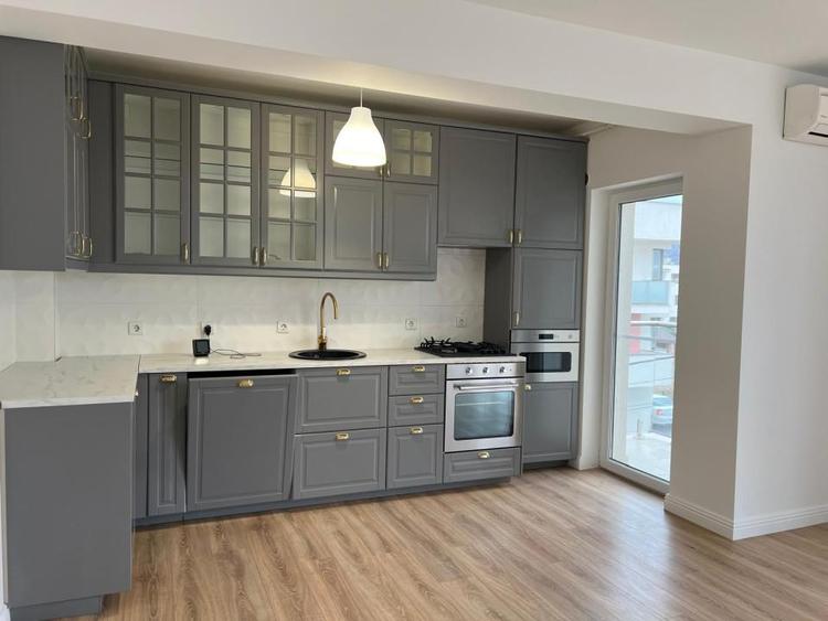Apartament cu 3 camere decomandat în Exterior Vest