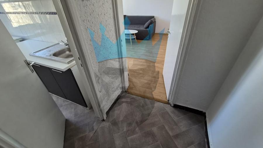 Apartament cu 3 camere decomandat, mobilat în P-ța Unirii