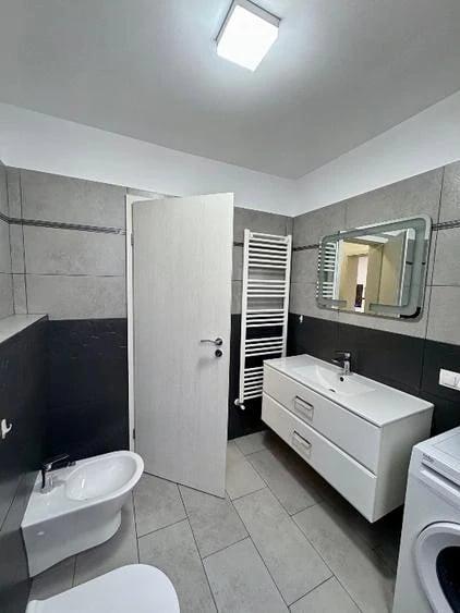 Apartament cu 3 camere în Tractorul