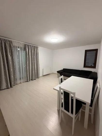 Apartament cu 4 camere decomandat, mobilat în Sisești