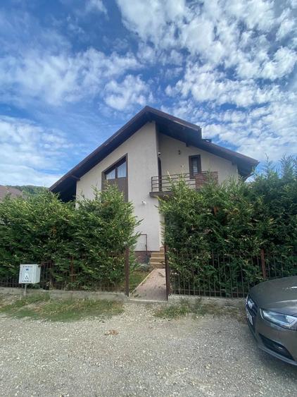 Casă cu Teren 460 Mp în Doicești