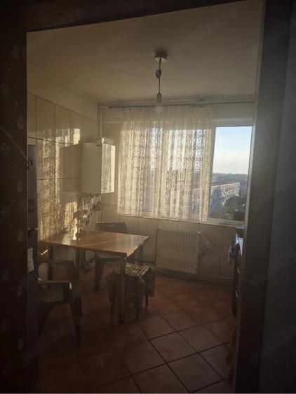 Apartament cu 3 camere semidecomandat în Titan