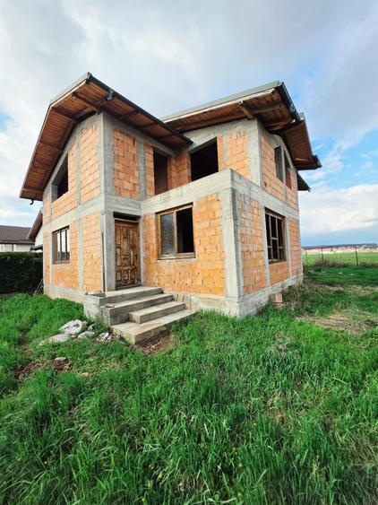 Casă individuală cu 5 camere cu Teren 450 Mp în Cocoșești