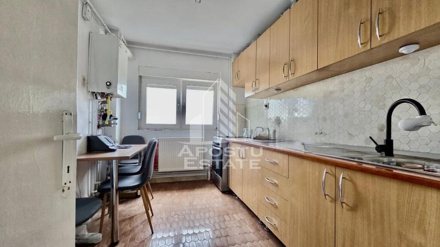 Apartament cu 4 camere decomandat în Malul Mureșului
