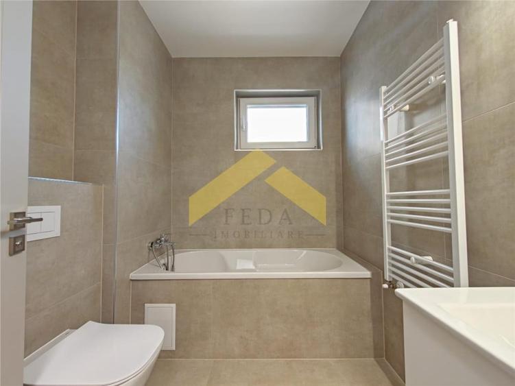 Apartament cu 3 camere semidecomandat în Central