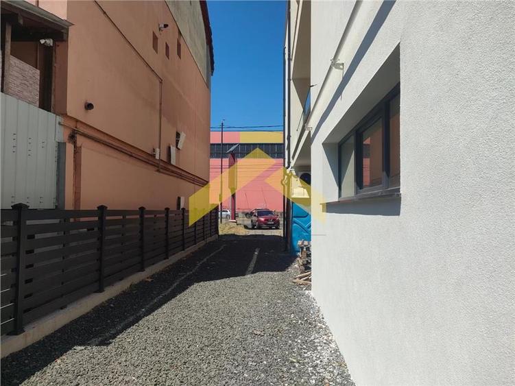 Spațiu comercial, de 400 mp, în Intim