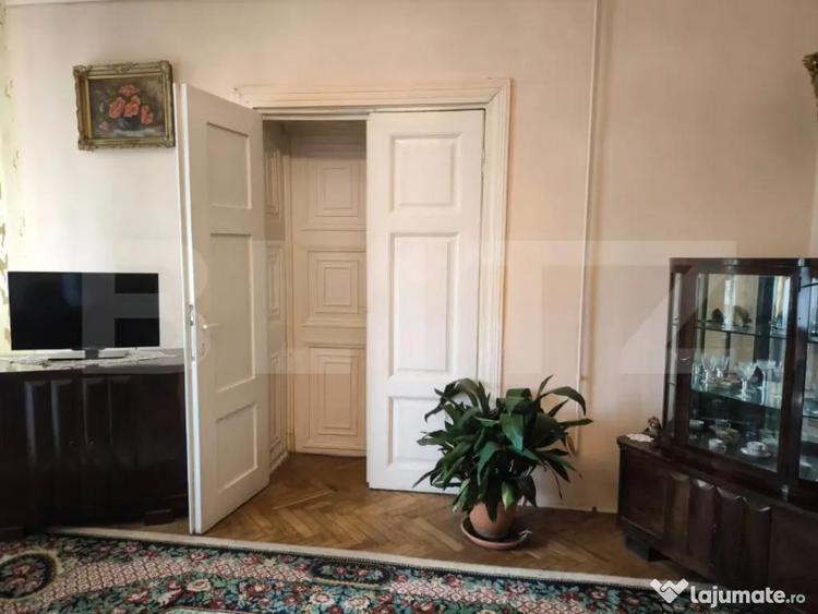 Casă cu 5 camere cu Teren 585 Mp în George Enescu