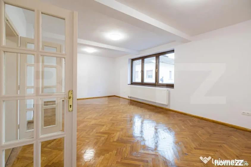Spațiu comercial, de 62 mp, în Central