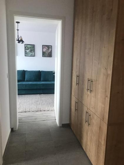 Apartament cu 2 camere decomandat, mobilat în Tractorul