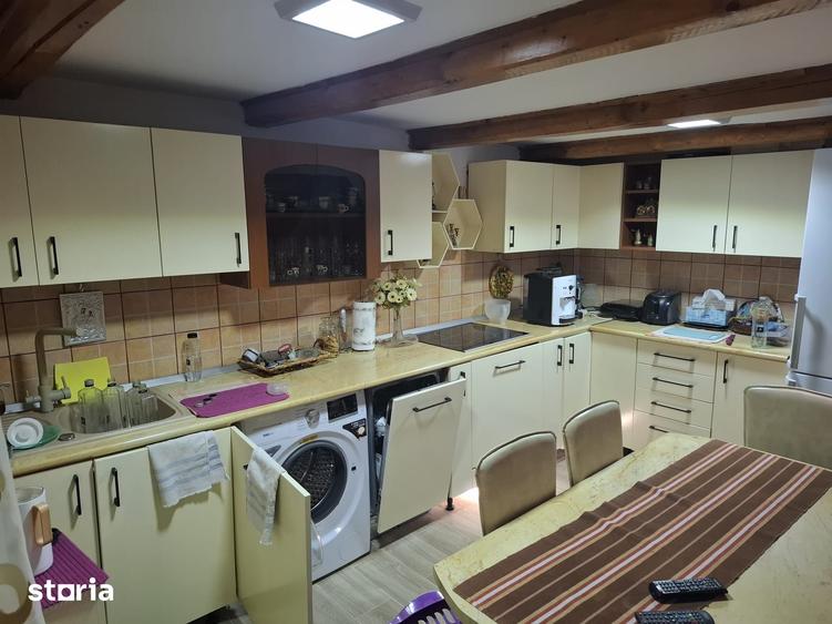 Casă cu 3 camere cu Canalizare în Central